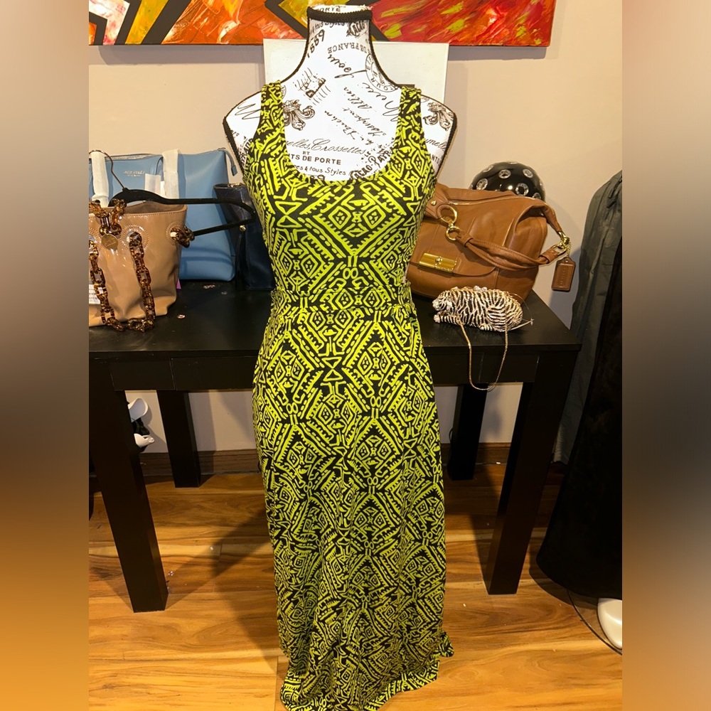 Love Ari Geometric Patterned green with hip cutouts Dress size small